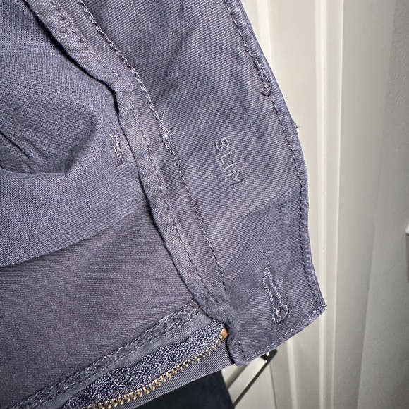 AMERICAN EAGLE OUTFITTERS - Flat Front Navy Flex Slim Khakis, Size 40x30, NWT - Picture 9 of 12